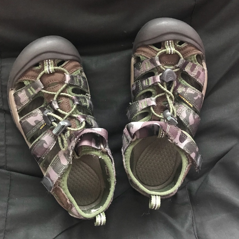 BOYS KEEN SHOES